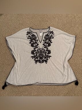 Chico’s Women’s Embroidered White Oversized Tassel Blouse Poncho Top Size S/M